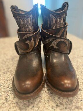 NEW WITH BOX Freebird Tash Cognac Size 6